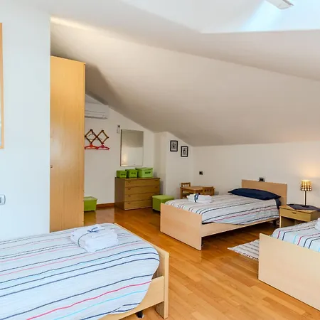 Aurora By Interhome *